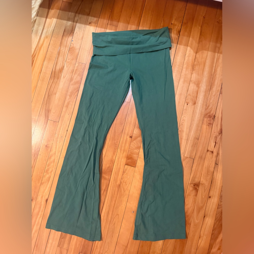 PINK Victoria’s Secret Yoga Flare Pants Green Size M